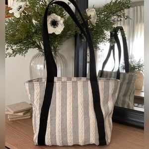 Thirty One Women’s Classic Day Bag in Stitches Weave